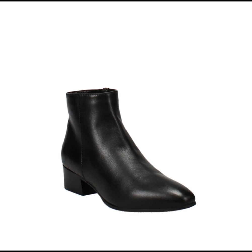 Aquatalia Fuoco weatherproof in Black. Size 8.5